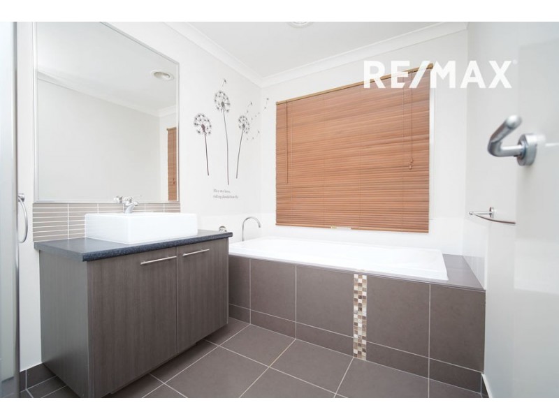 26 Melaleuca Drive, Forest Hill NSW 2651