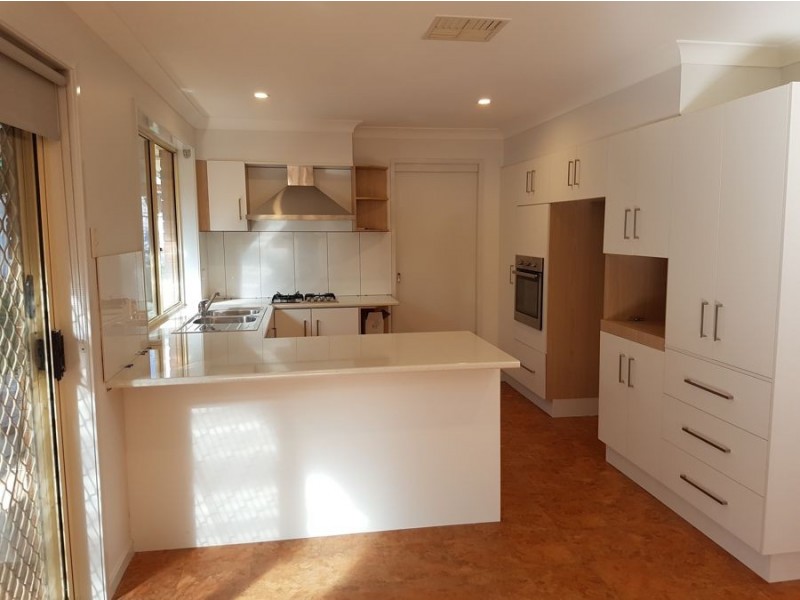 8 Randall Street, Kooringal NSW 2650