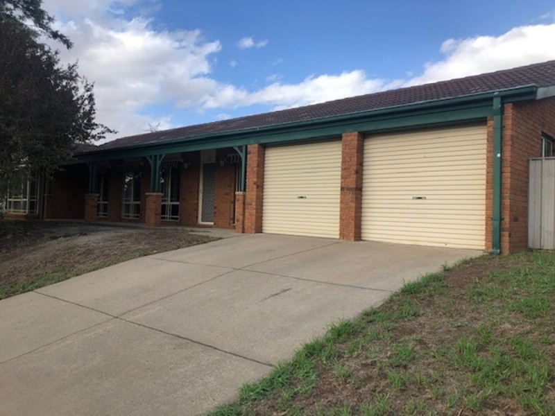 8 Randall Street, Kooringal NSW 2650