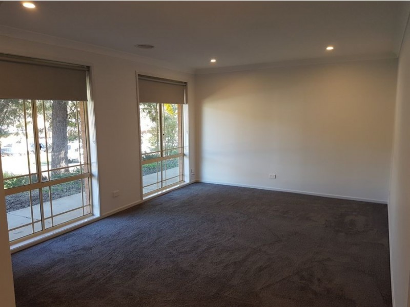 8 Randall Street, Kooringal NSW 2650
