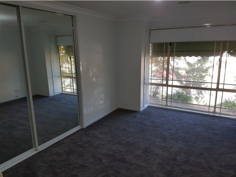 8 Randall Street, Kooringal NSW 2650