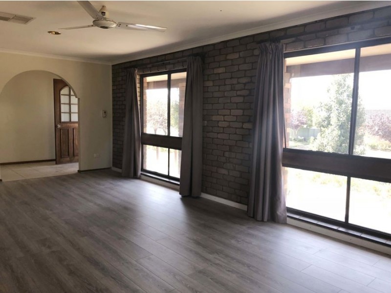 61 Red Hill Road, Kooringal NSW 2650