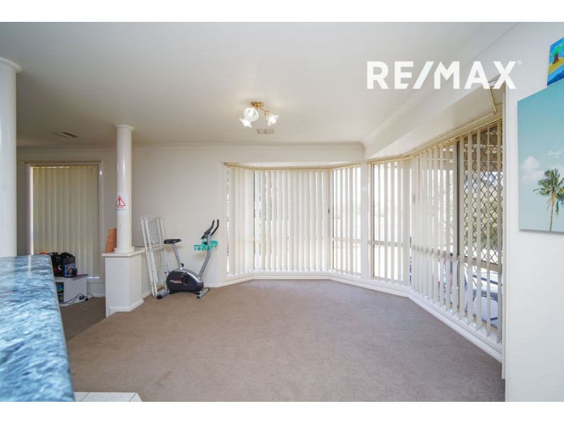 2 Paldi Crescent, Glenfield Park NSW 2650