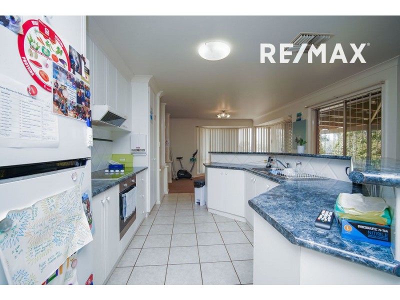 2 Paldi Crescent, Glenfield Park NSW 2650
