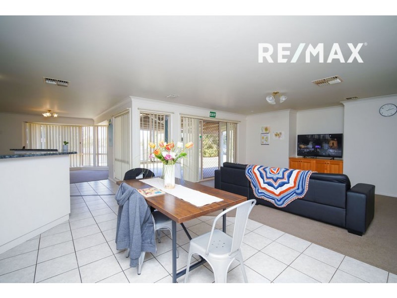 2 Paldi Crescent, Glenfield Park NSW 2650