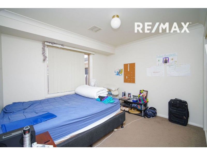 2 Paldi Crescent, Glenfield Park NSW 2650