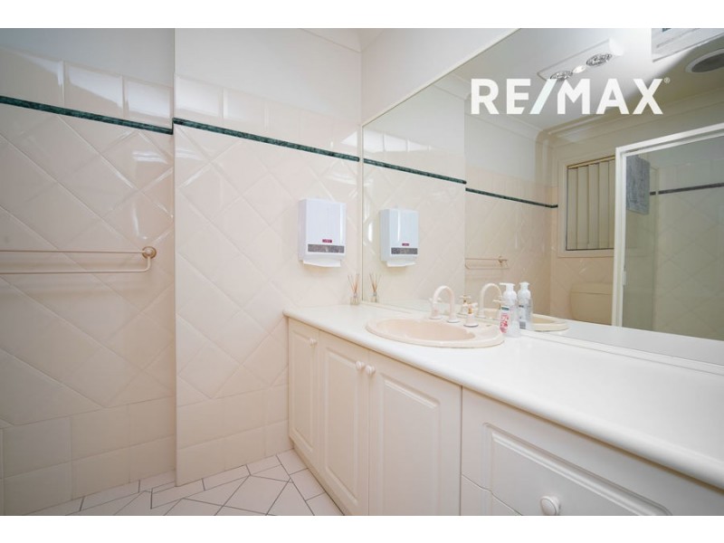 2 Paldi Crescent, Glenfield Park NSW 2650