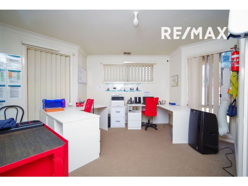 2 Paldi Crescent, Glenfield Park NSW 2650