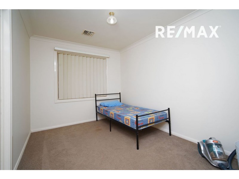 2 Paldi Crescent, Glenfield Park NSW 2650