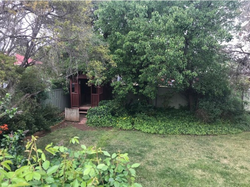 39 Grove Street, Kooringal NSW 2650