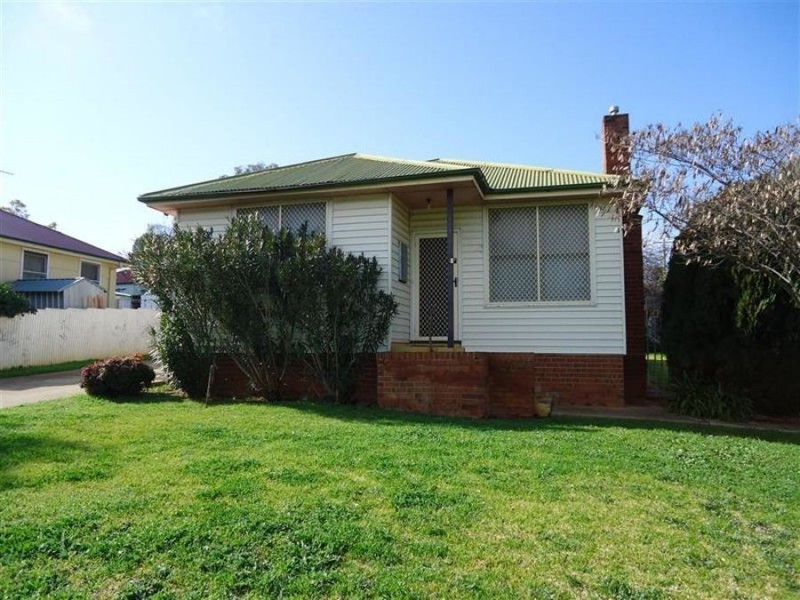 107 Mitchelmore Street, Turvey Park NSW 2650