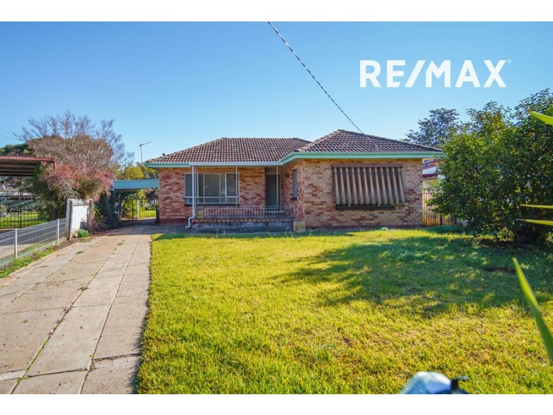 8 Manoora Avenue, Mount Austin NSW 2650