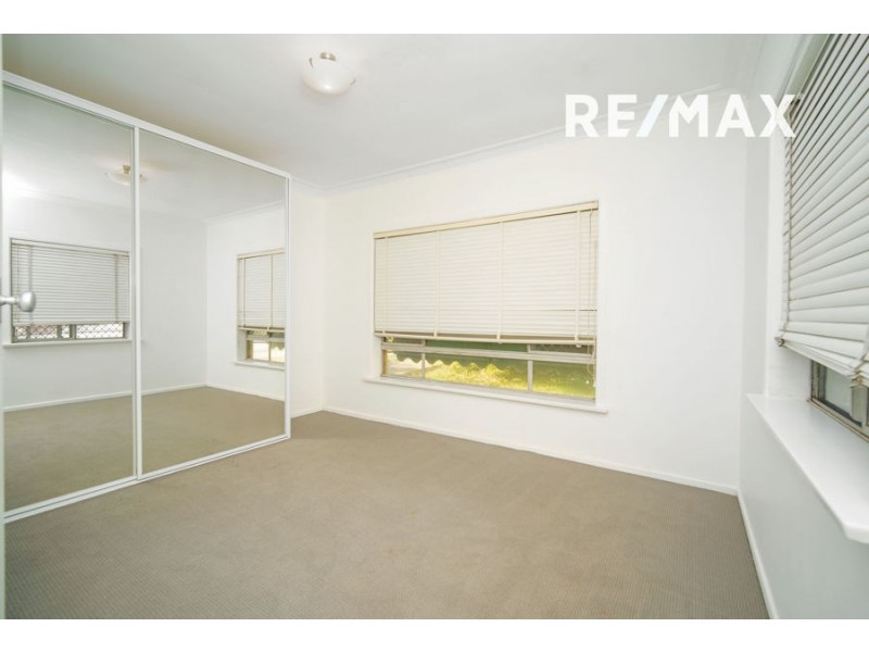 8 Manoora Avenue, Mount Austin NSW 2650