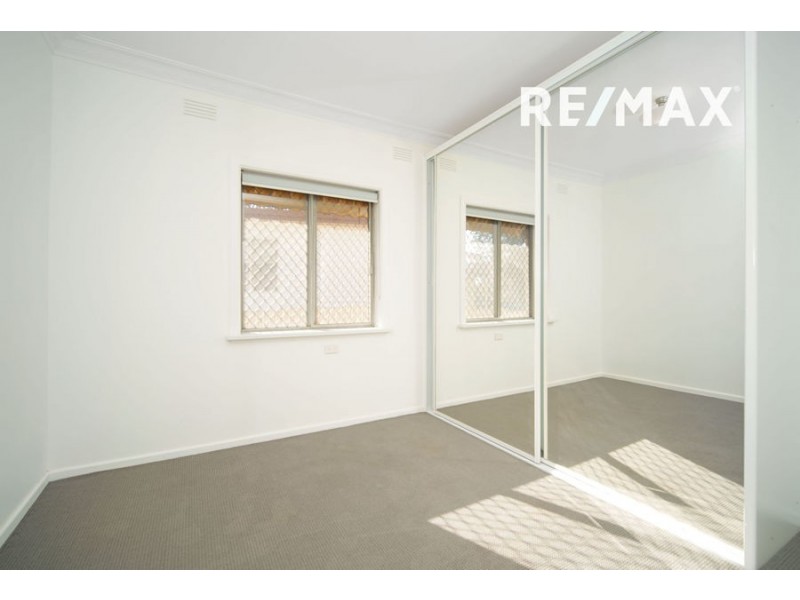 8 Manoora Avenue, Mount Austin NSW 2650