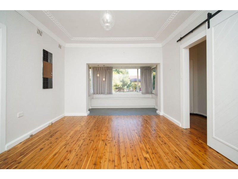 7 Mair Street, Turvey Park NSW 2650