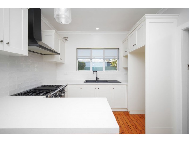 7 Mair Street, Turvey Park NSW 2650