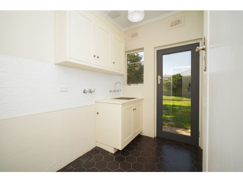 7 Mair Street, Turvey Park NSW 2650