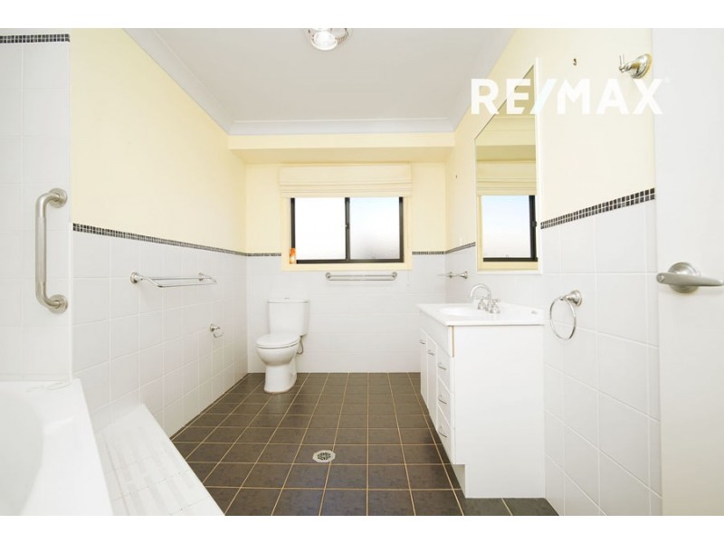 9 Amaroo Street, Kooringal NSW 2650