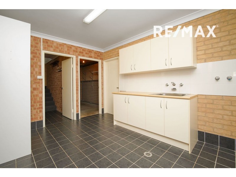 9 Amaroo Street, Kooringal NSW 2650