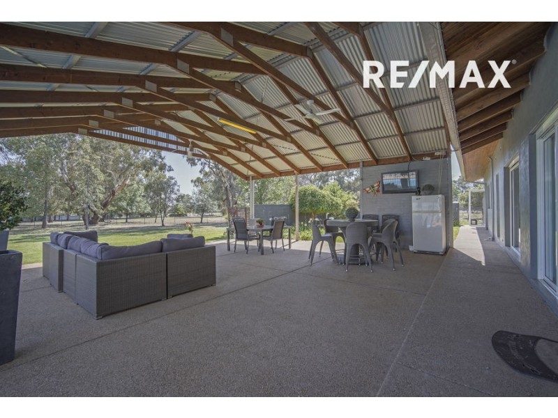 4 Kyeamba Avenue, Lake Albert NSW 2650