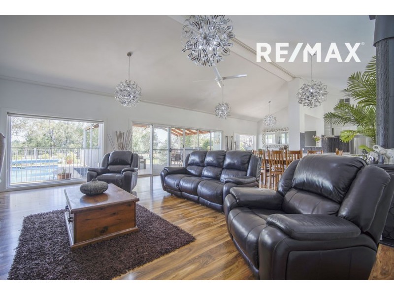 4 Kyeamba Avenue, Lake Albert NSW 2650