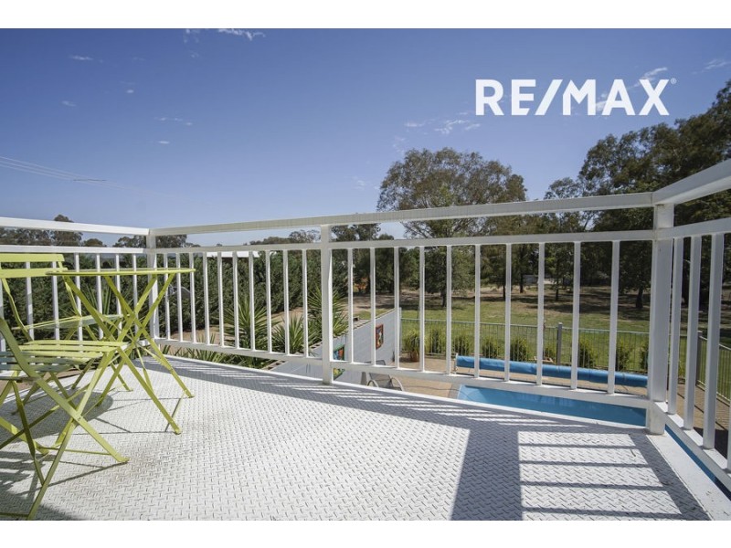 4 Kyeamba Avenue, Lake Albert NSW 2650