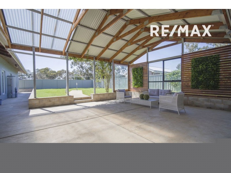 4 Kyeamba Avenue, Lake Albert NSW 2650