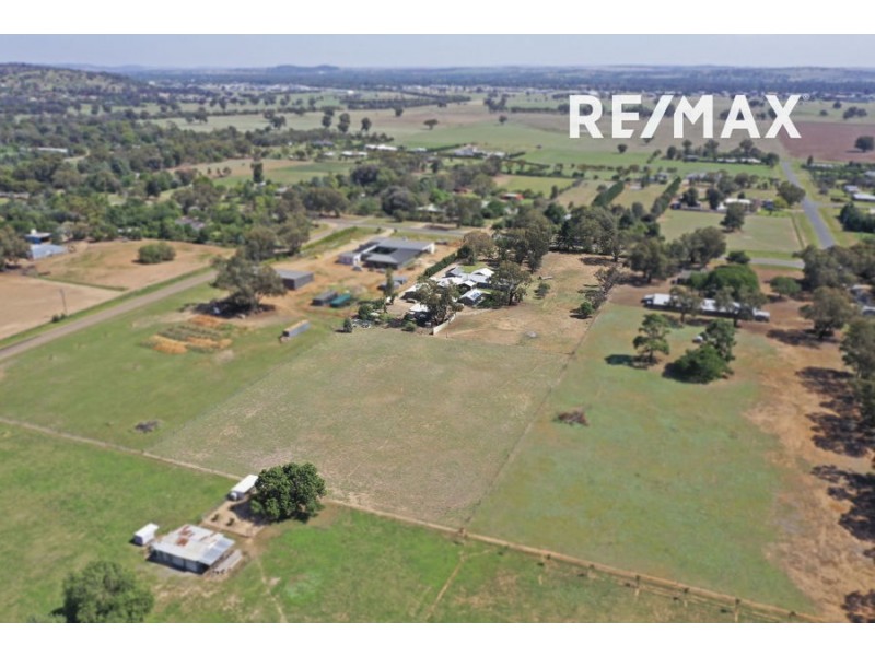 4 Kyeamba Avenue, Lake Albert NSW 2650