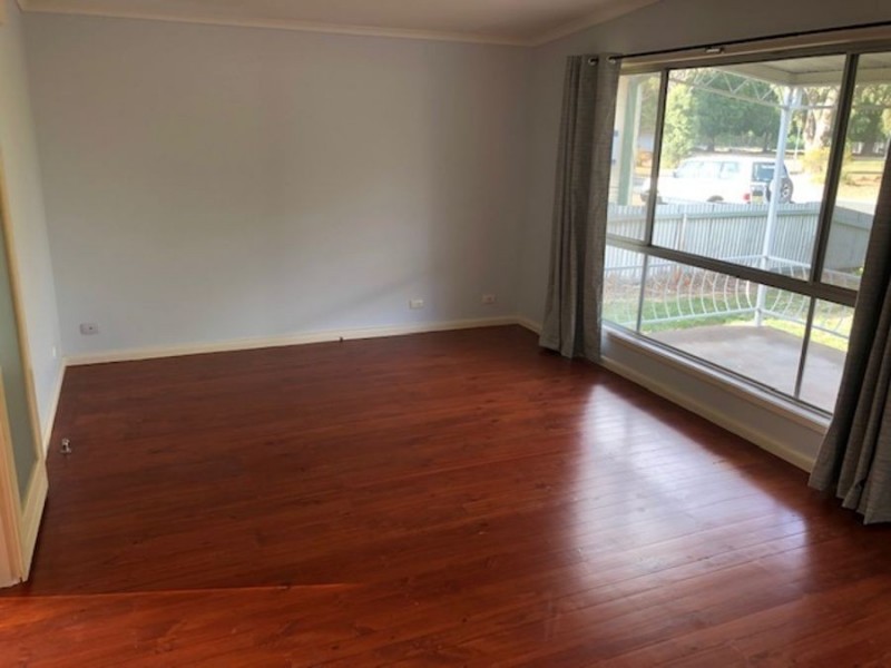 4 Queen Street, The Rock NSW 2655