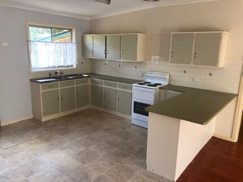 4 Queen Street, The Rock NSW 2655