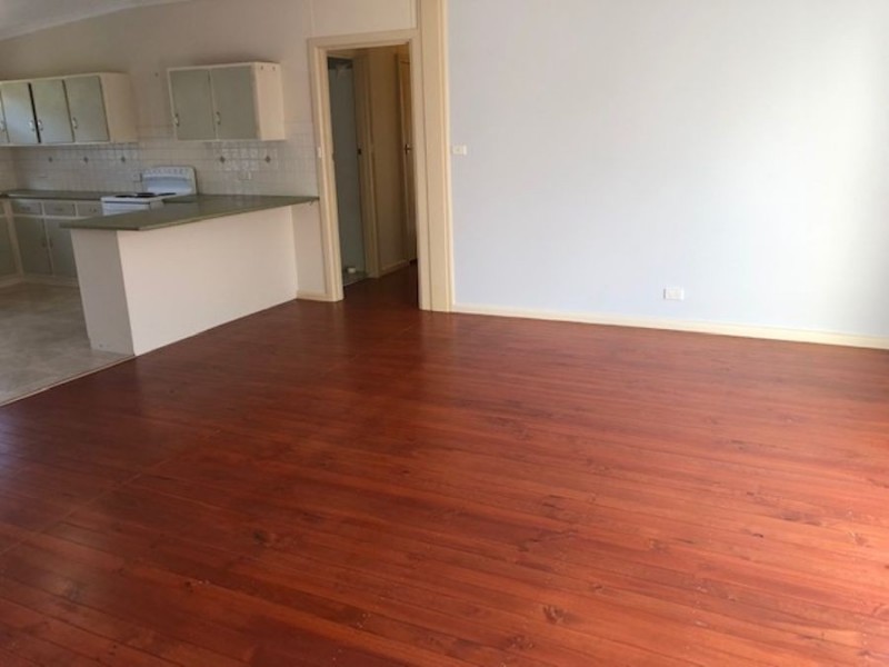 4 Queen Street, The Rock NSW 2655