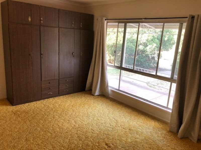 4 Queen Street, The Rock NSW 2655