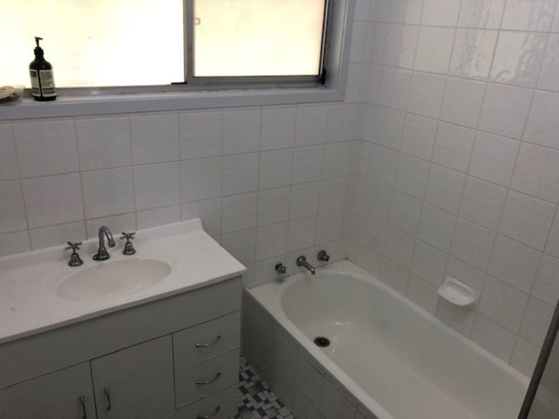 4 Queen Street, The Rock NSW 2655