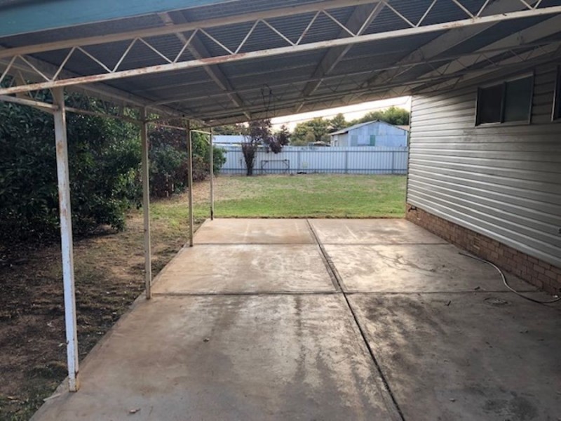 4 Queen Street, The Rock NSW 2655