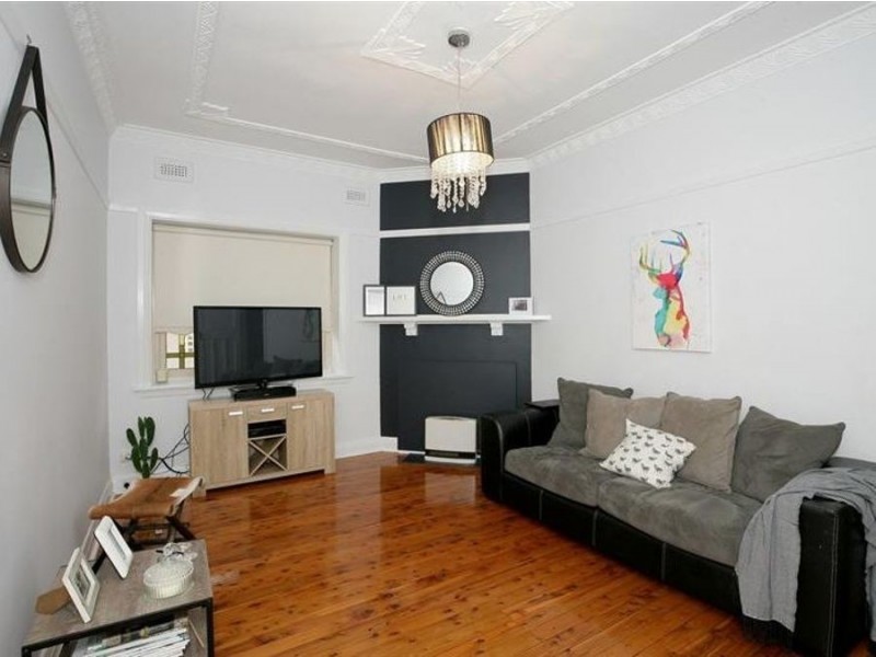 8 Macleay Street, Turvey Park NSW 2650