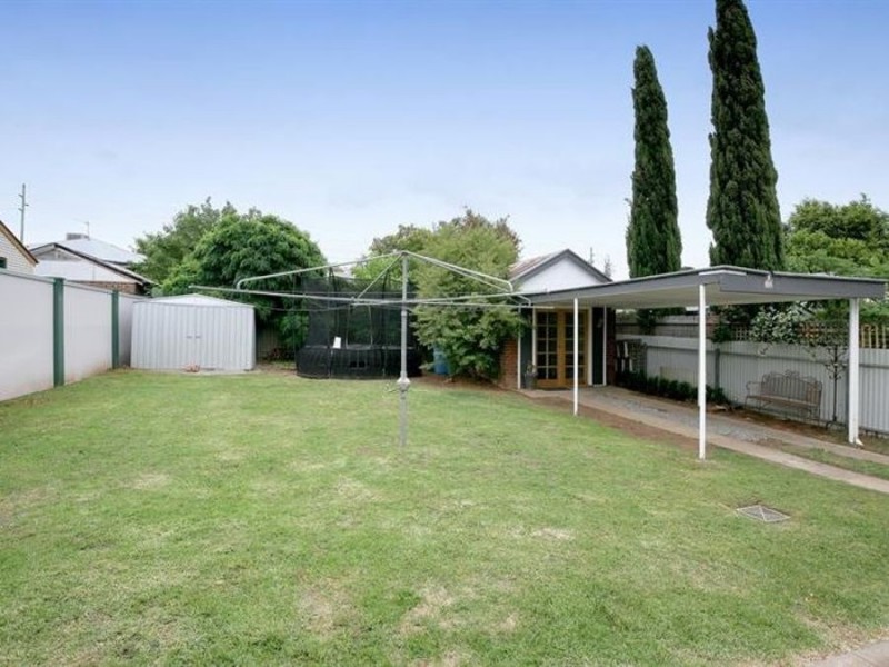 8 Macleay Street, Turvey Park NSW 2650
