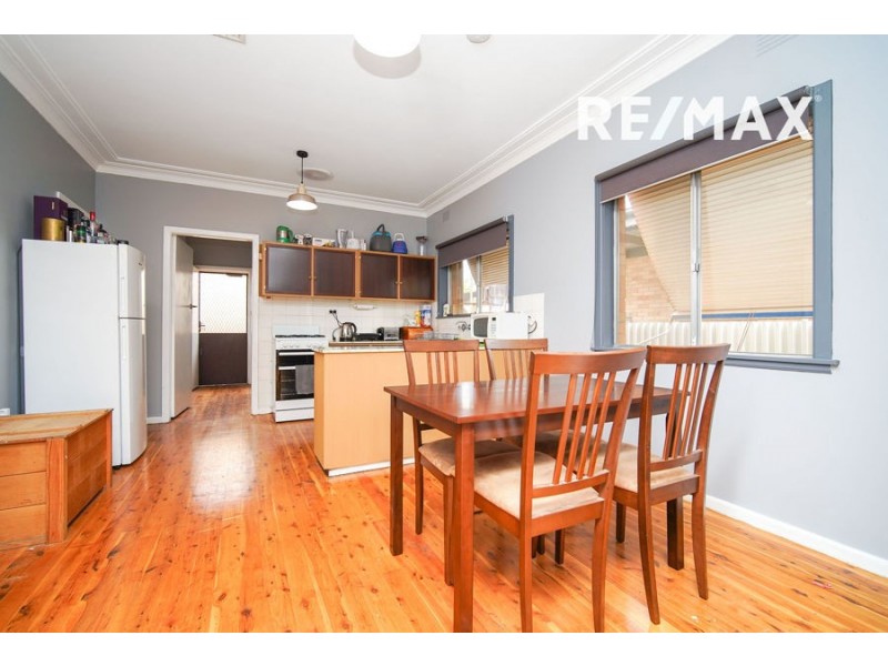 49 White Avenue, Kooringal NSW 2650