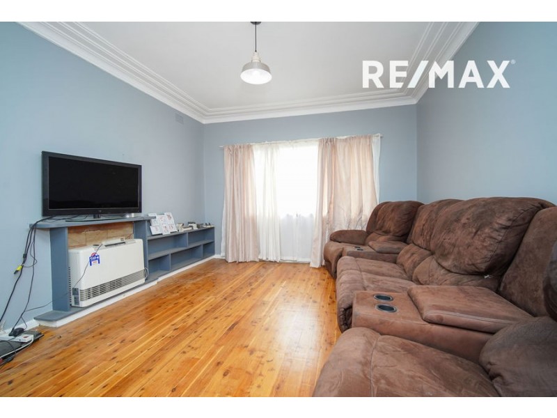 49 White Avenue, Kooringal NSW 2650