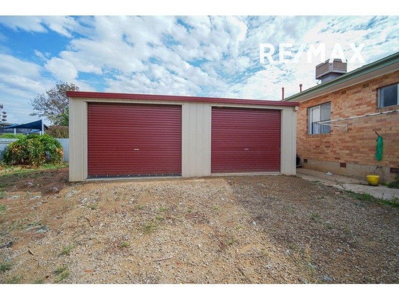 49 White Avenue, Kooringal NSW 2650