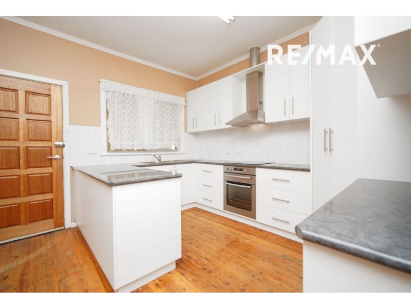 445 Lake Albert Road, Lake Albert NSW 2650