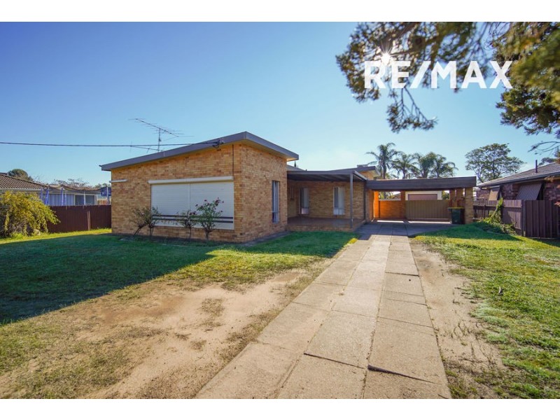 445 Lake Albert Road, Lake Albert NSW 2650