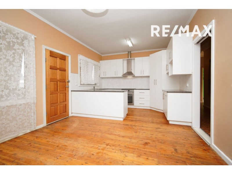 445 Lake Albert Road, Lake Albert NSW 2650