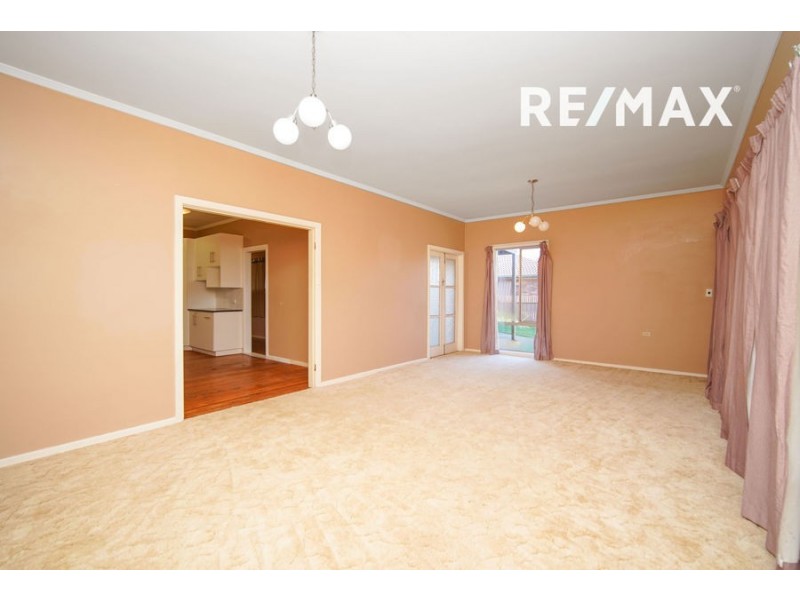 445 Lake Albert Road, Lake Albert NSW 2650