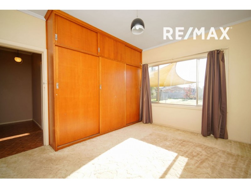 445 Lake Albert Road, Lake Albert NSW 2650