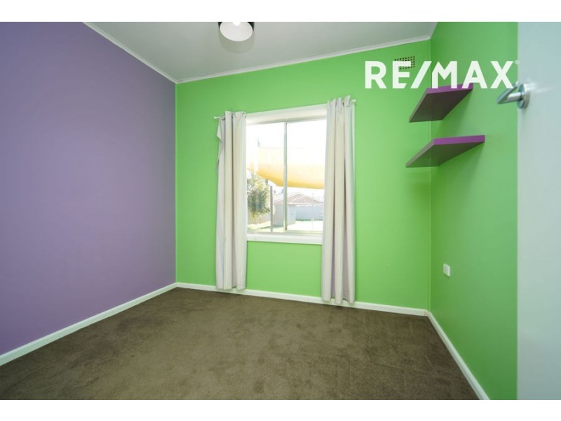 445 Lake Albert Road, Lake Albert NSW 2650