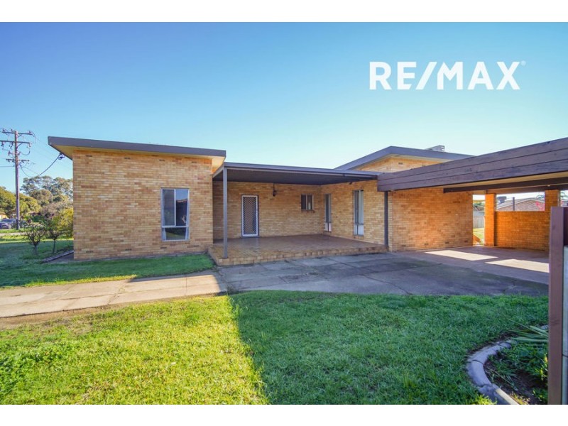 445 Lake Albert Road, Lake Albert NSW 2650