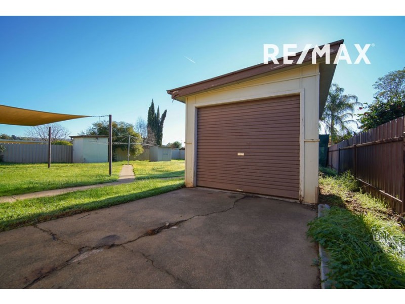 445 Lake Albert Road, Lake Albert NSW 2650