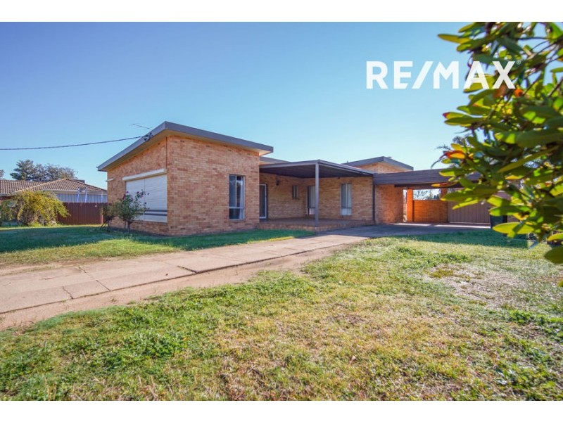 445 Lake Albert Road, Lake Albert NSW 2650