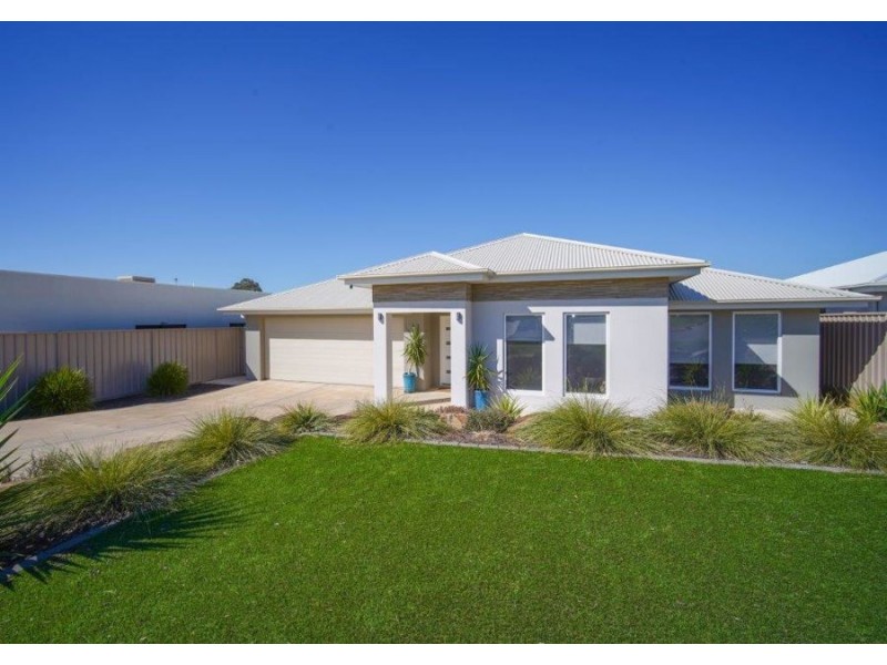 11 Chang Avenue, Lloyd NSW 2650