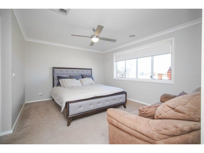 11 Chang Avenue, Lloyd NSW 2650